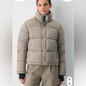 Aritzia Xtra Shorty Super Puff in Modern Taupe